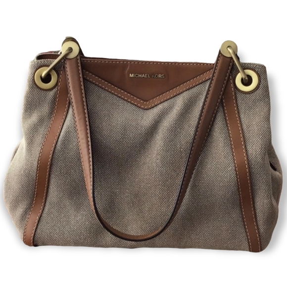 Michael Kors Raven Pocket Shoulder Tote - Picture 4 of 11